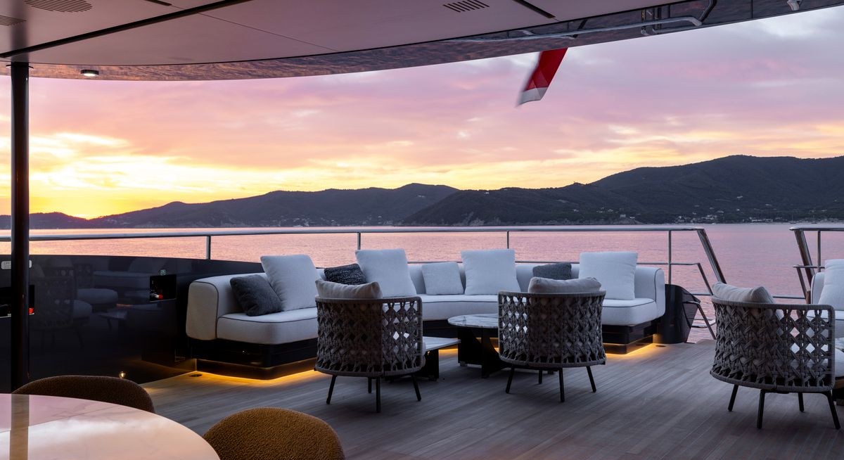 BEL1 yacht charter 2