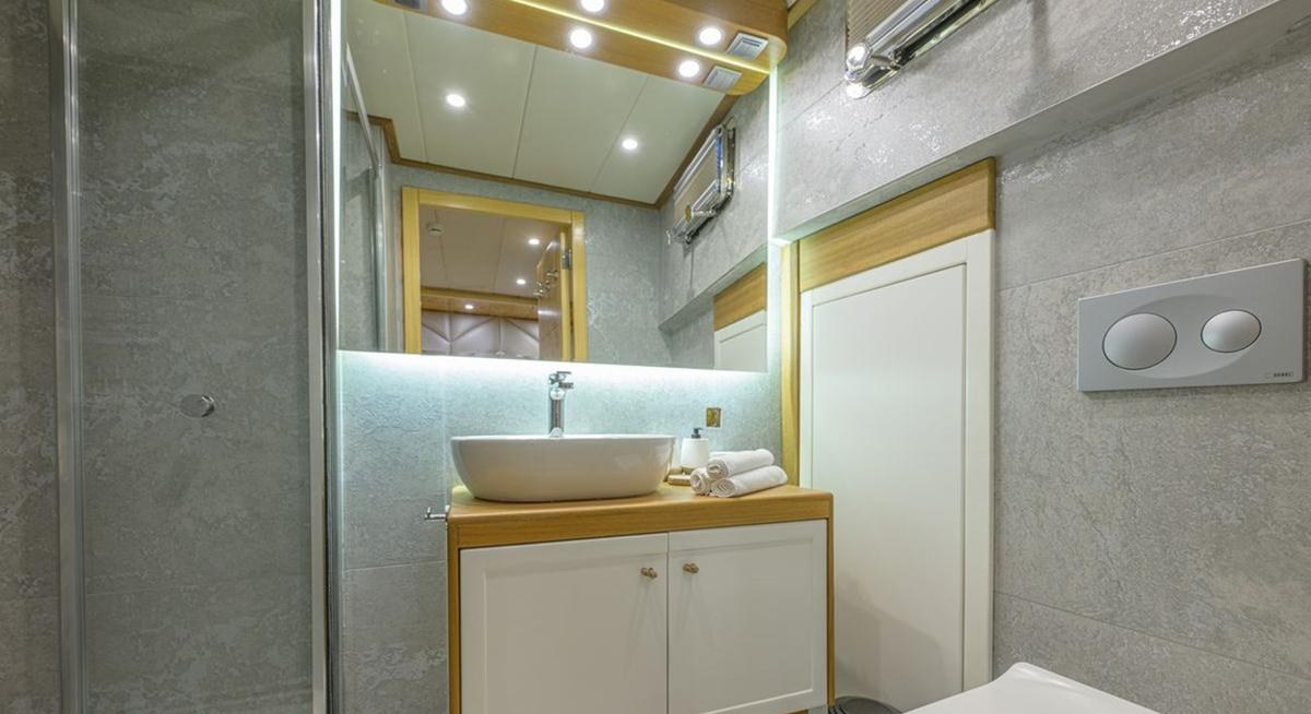 BELGIN SULTAN yacht charter 4