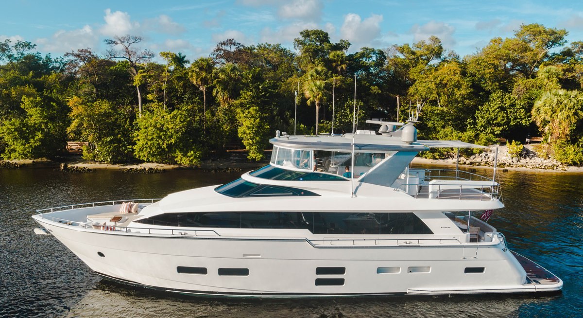 BELLA SKY YACHT CHARTER yacht charter