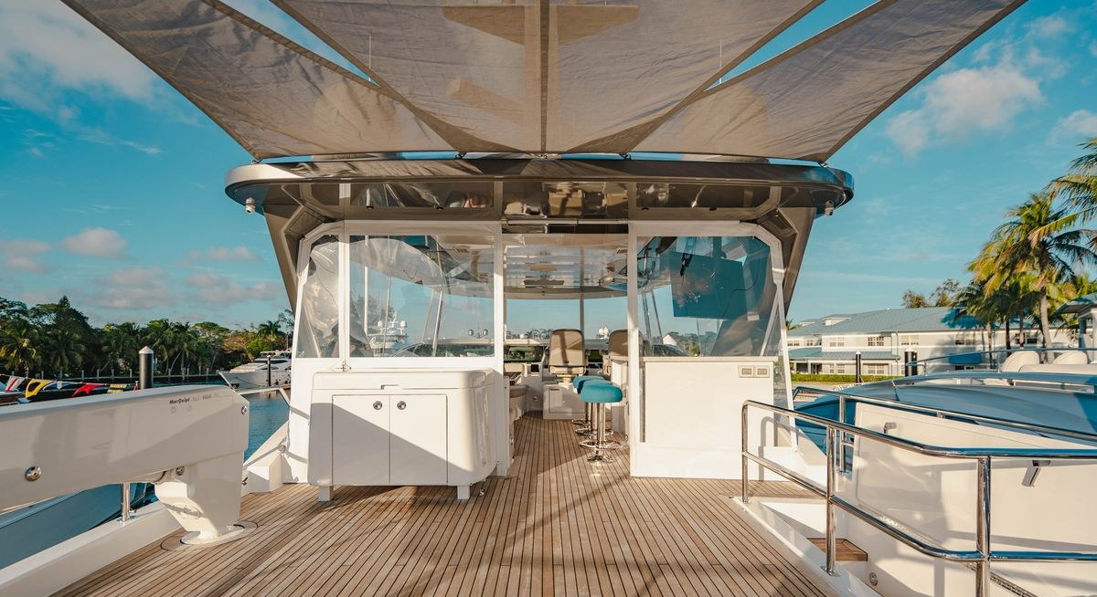 BELLA SKY yacht charter 4