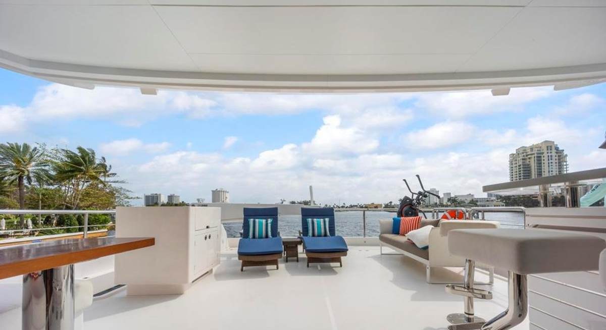 BELLA TU yacht charter 4