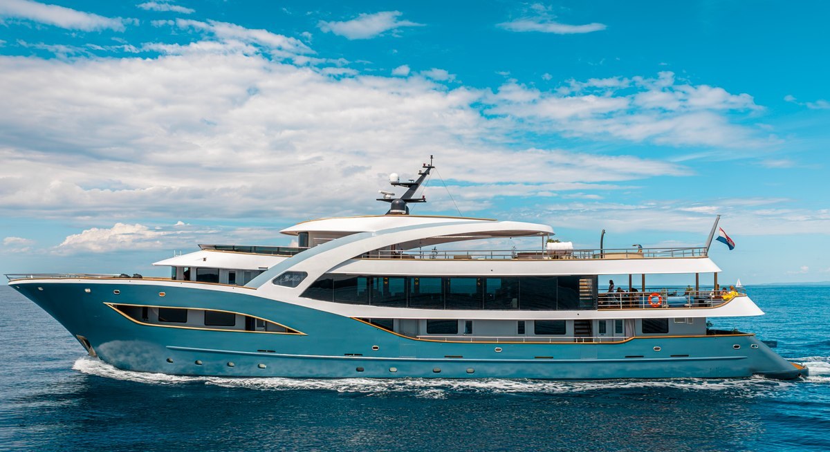 BELLA yacht charter 1