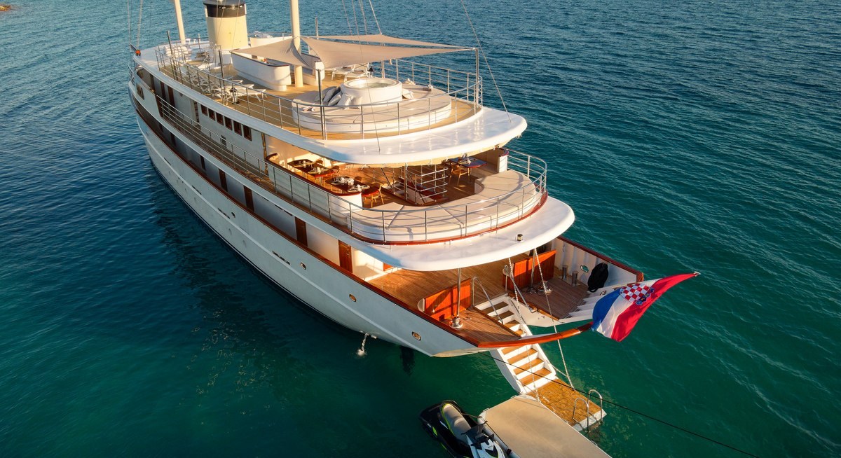 BELLEZZA yacht charter 5