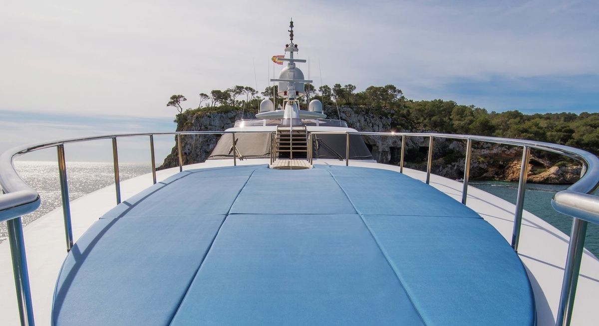 BENITA BLUE yacht charter 3