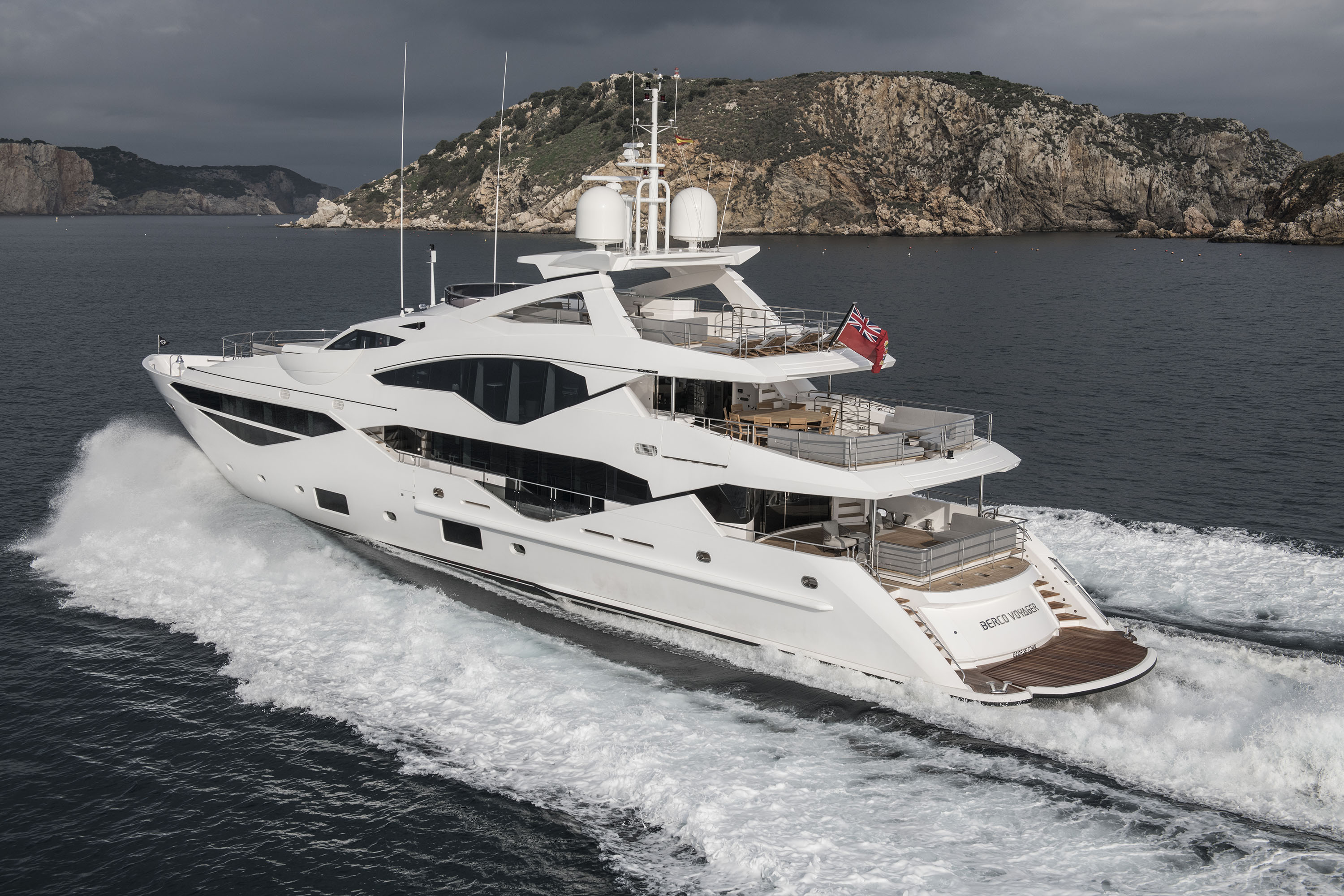 BERCO VOYAGER yacht charter 2