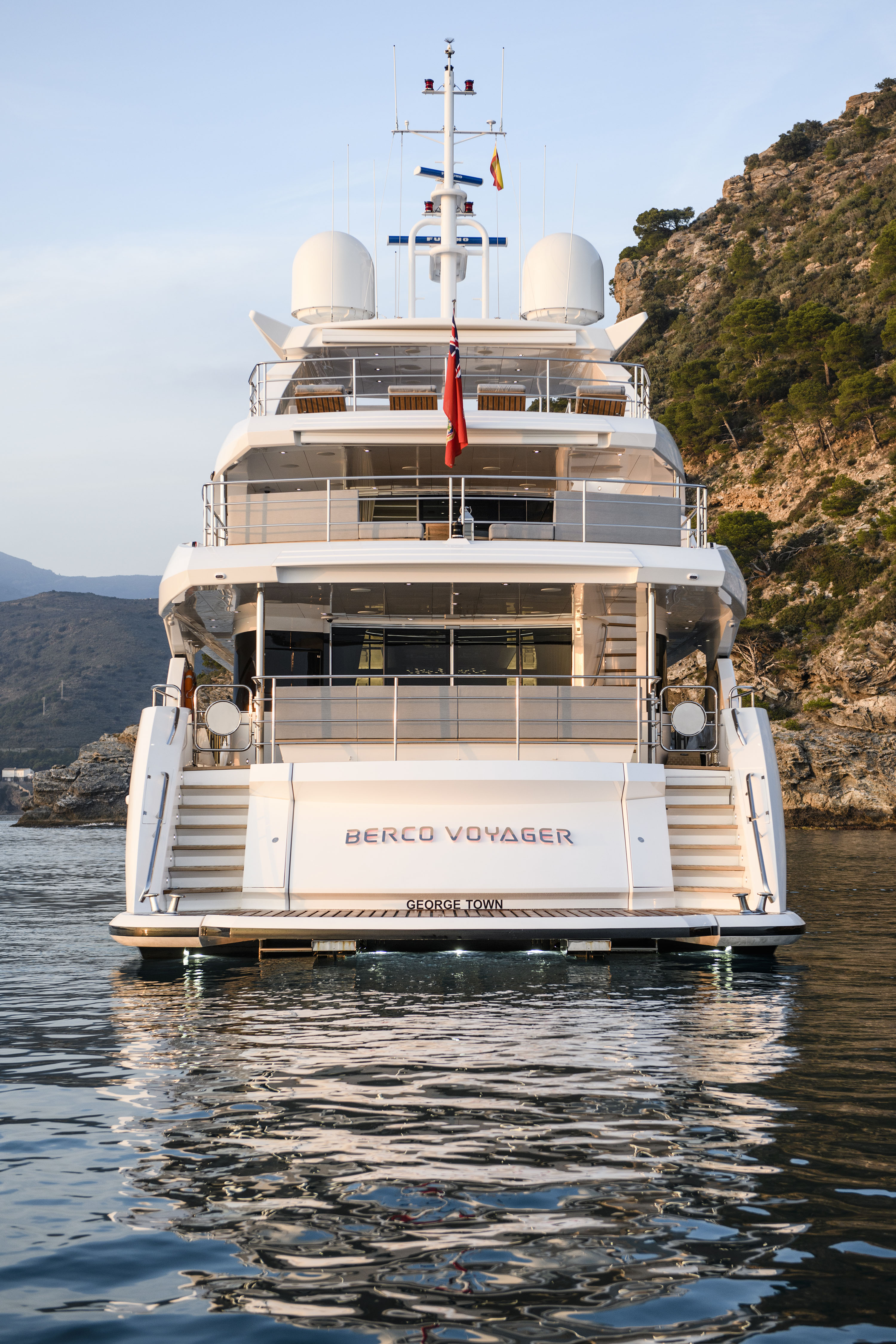 BERCO VOYAGER yacht charter 5