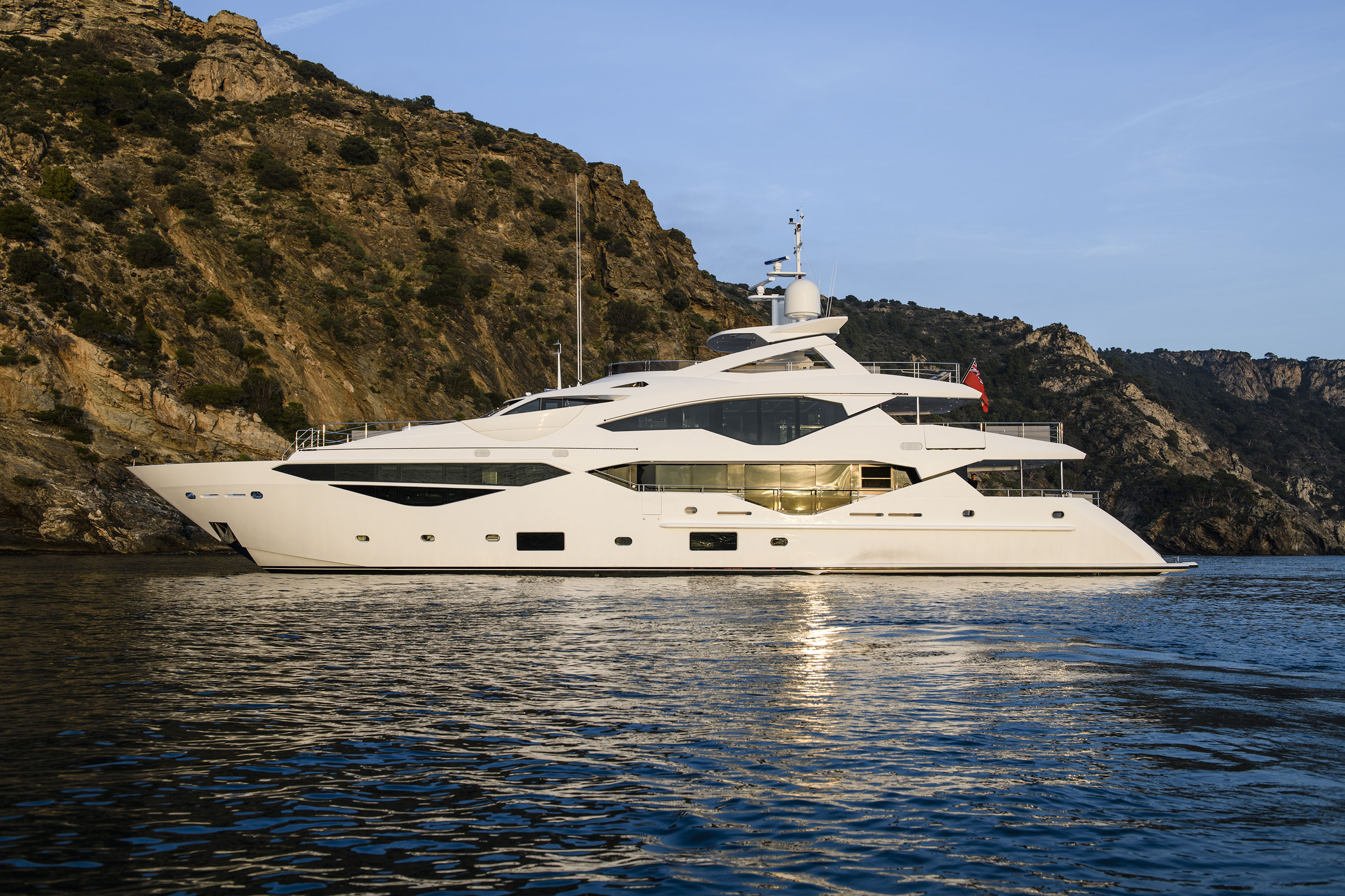 BERCO VOYAGER yacht charter 3