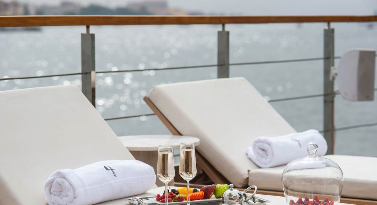 BERGE yacht charter 3