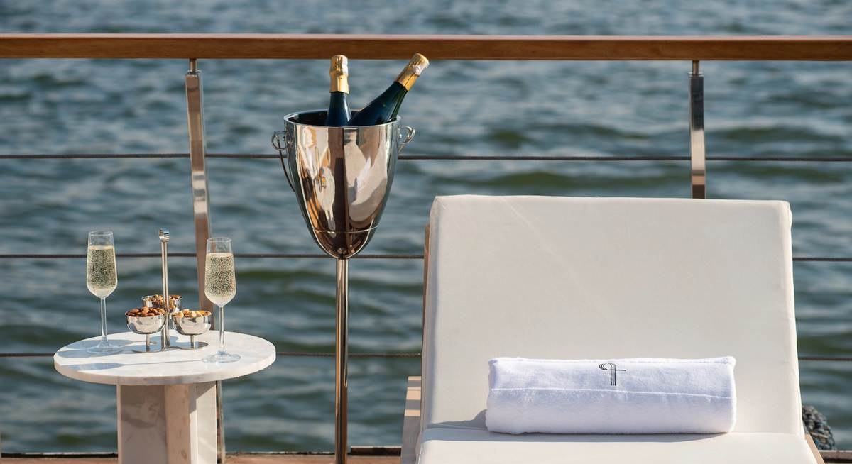 BERGE yacht charter 4