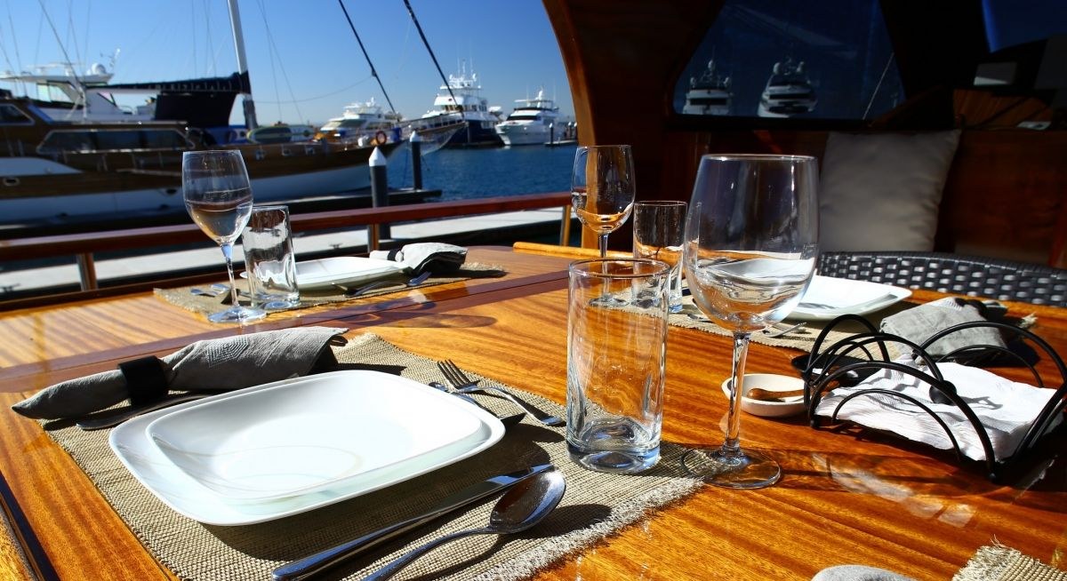 BESAME MUCHO yacht charter 5