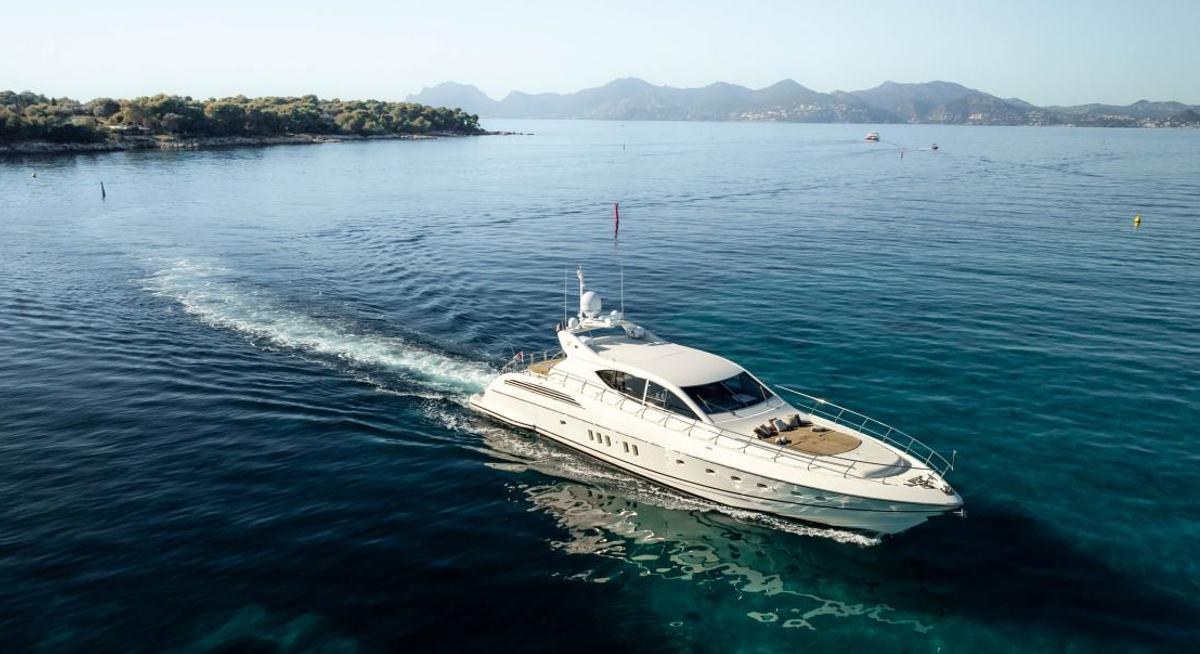 BEST MOUNTAIN yacht charter 1