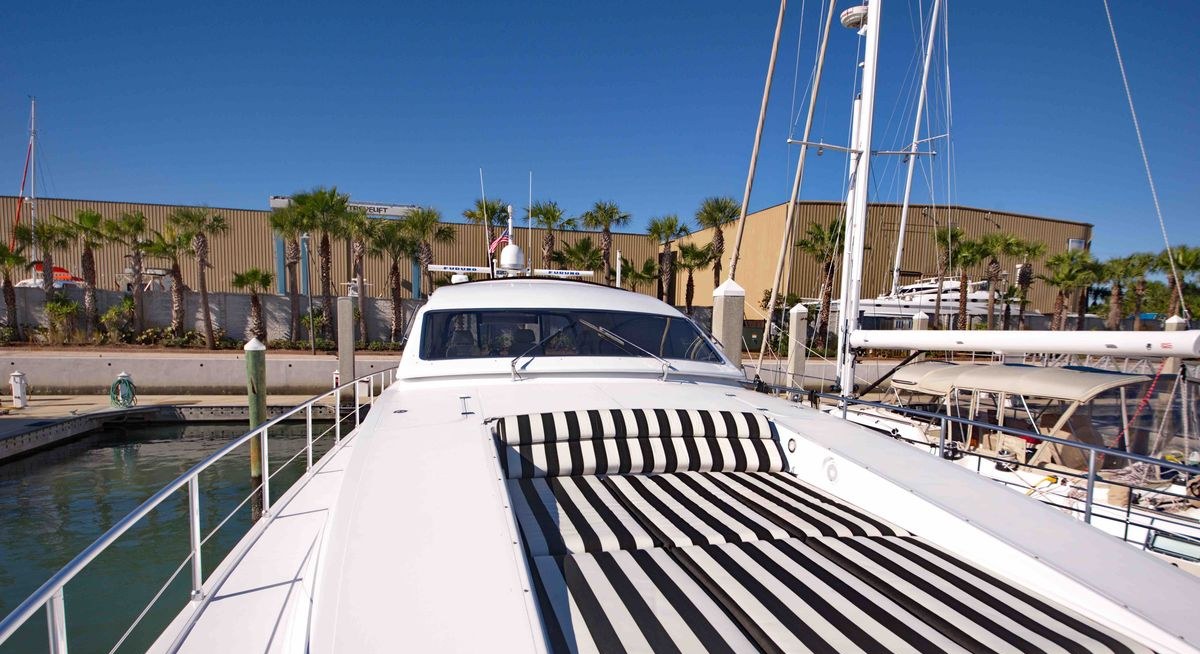 BET ON IT yacht charter 3