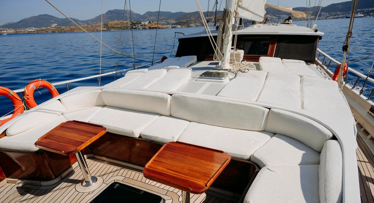 BEYAZ LALE yacht charter 2