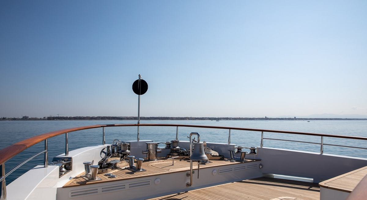 BEYOND CAPRICORN yacht charter 2
