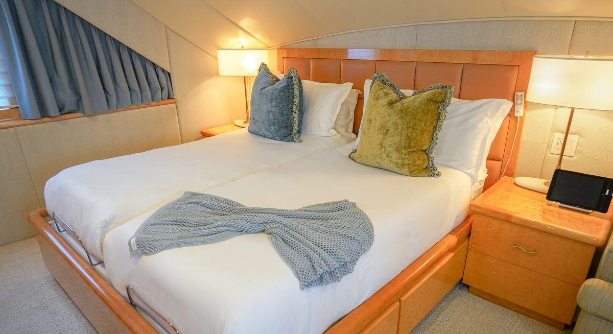 BIG EAGLE yacht charter 5