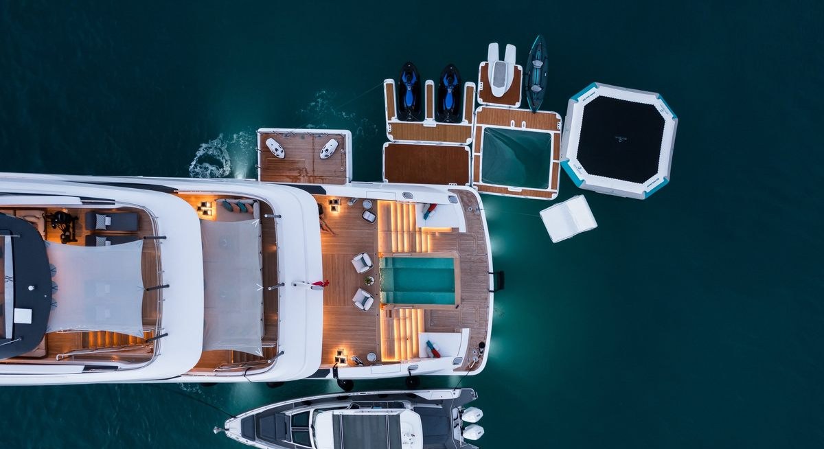 BIRUBI yacht charter 5