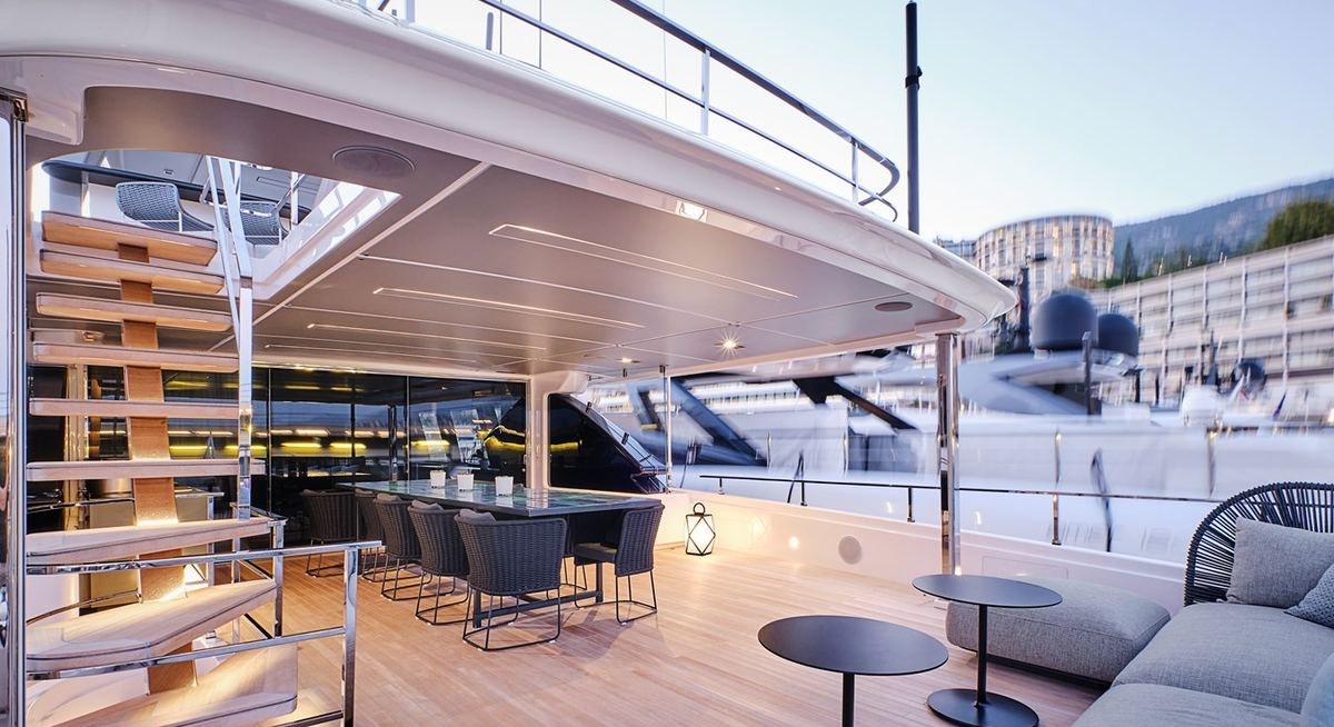 BIZMAN yacht charter 4