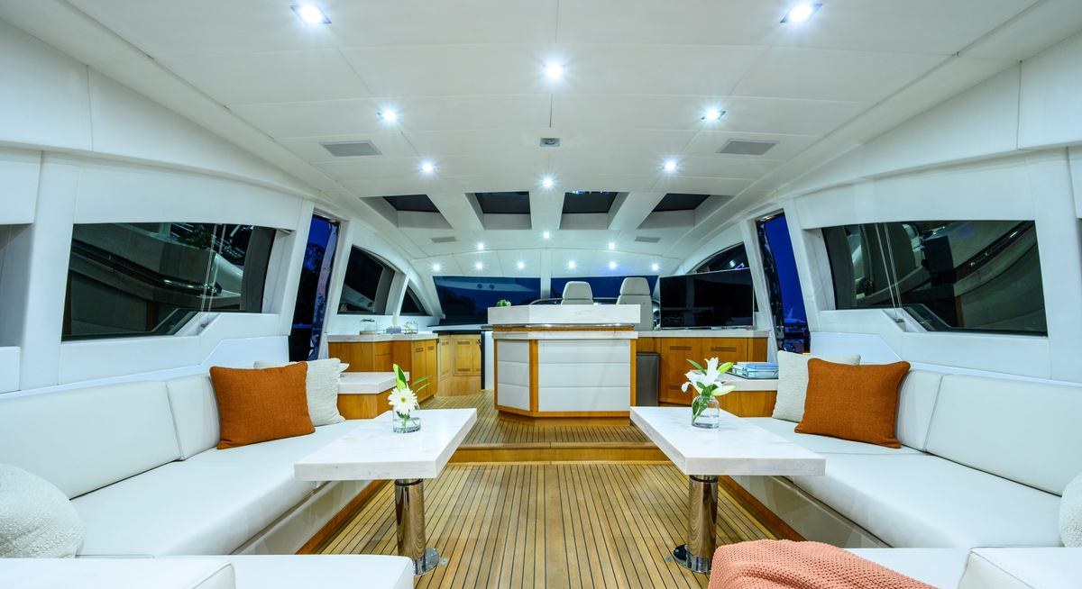 BLANC yacht charter 5