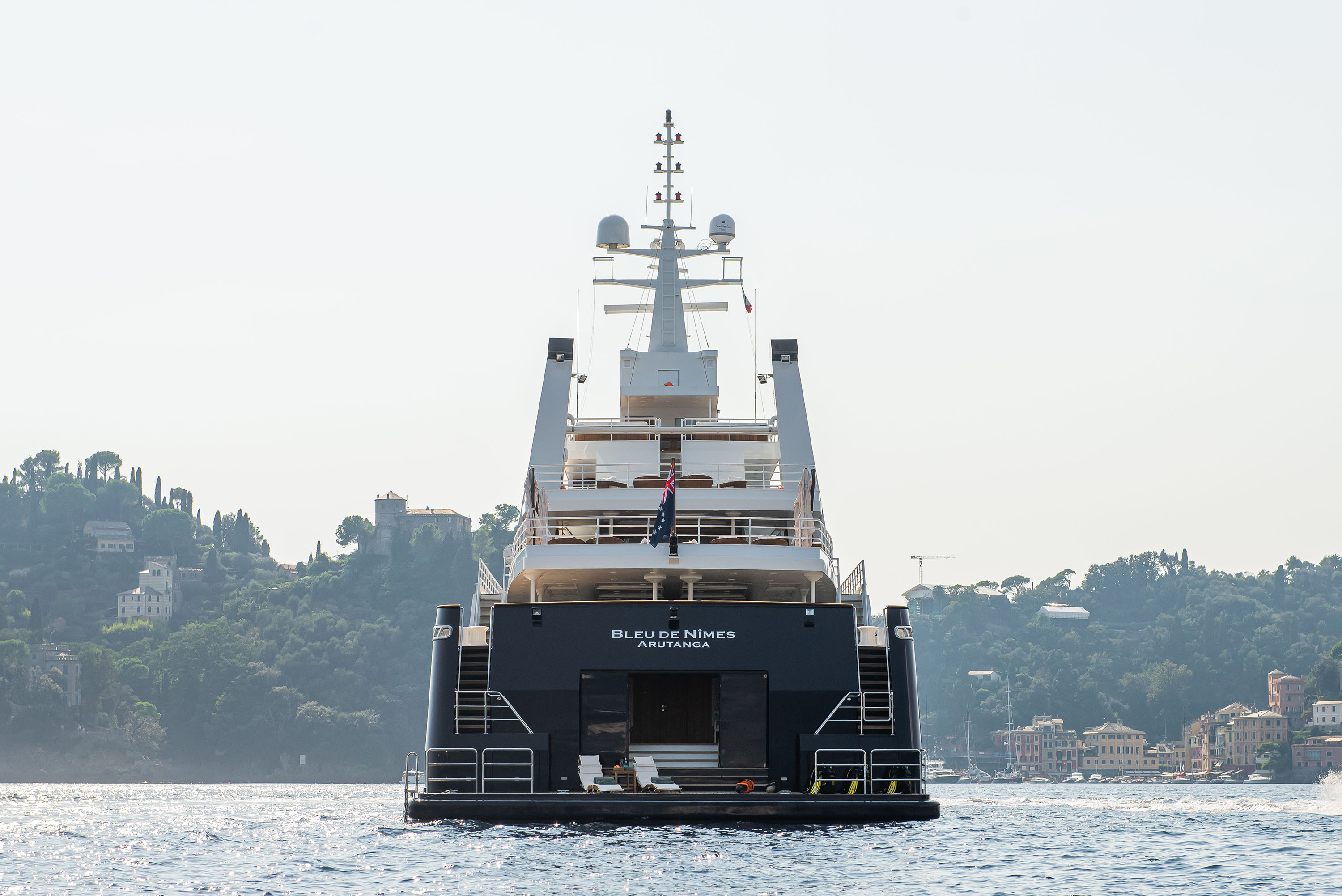 BLEU DE NÎMES yacht charter 2