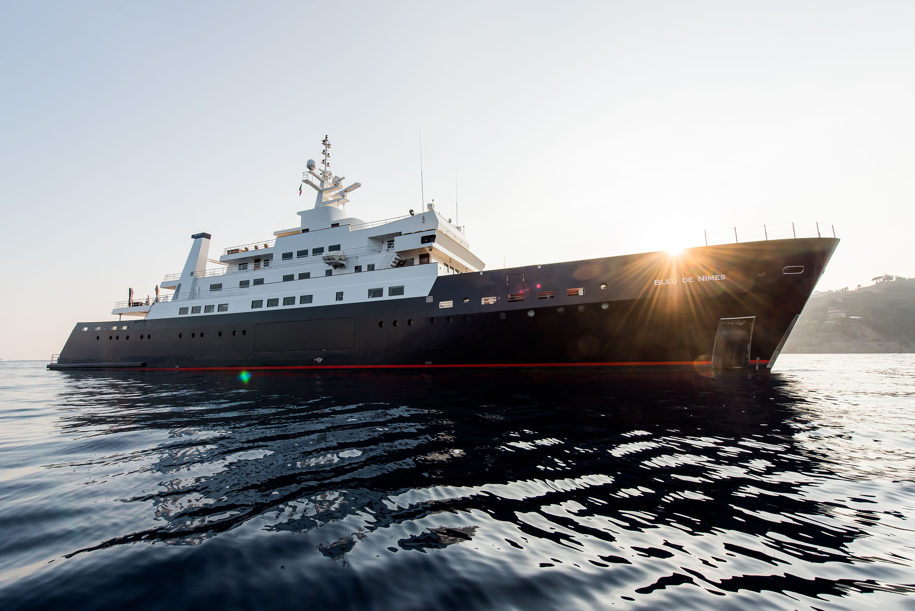 BLEU DE NÎMES yacht charter 3