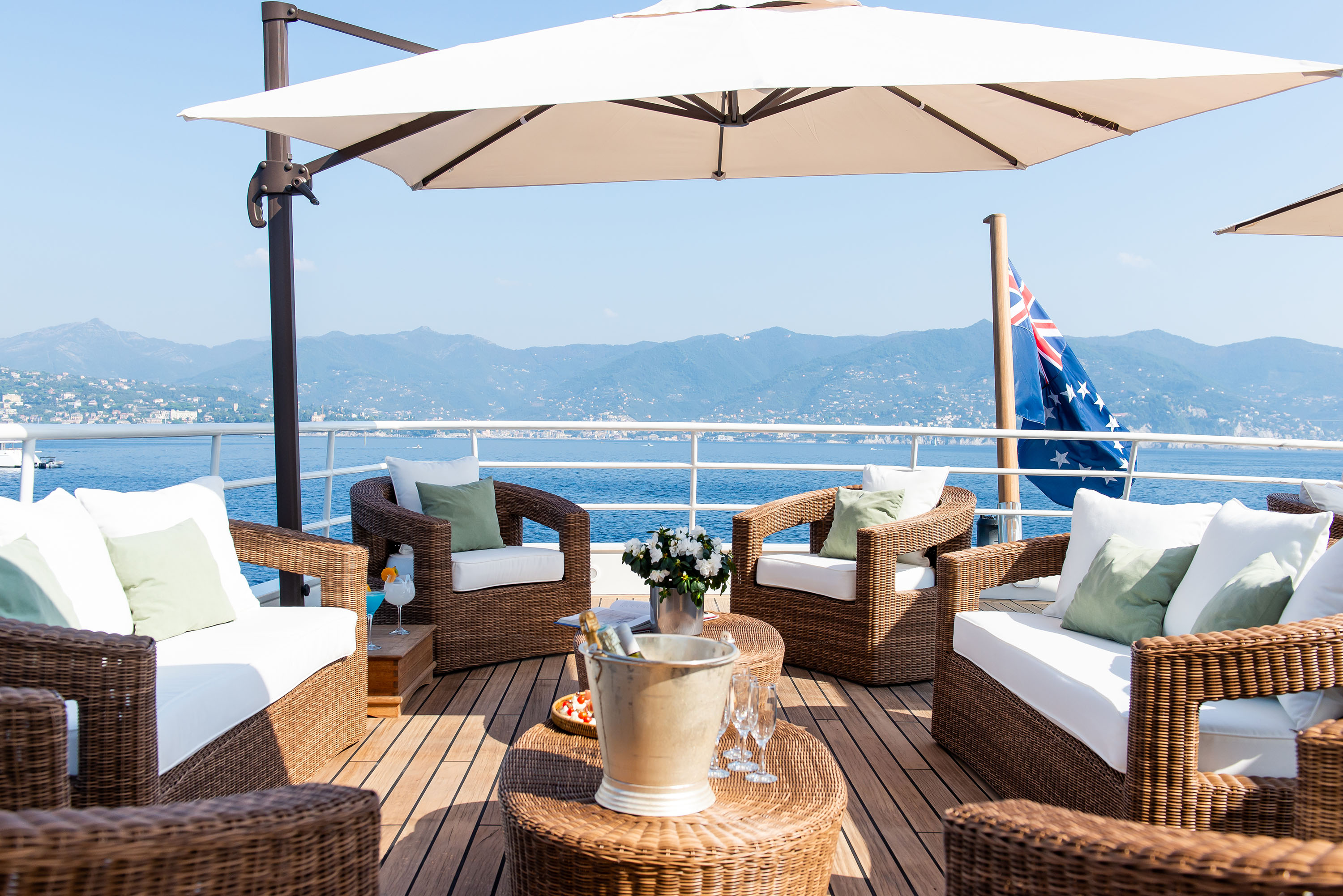 BLEU DE NÎMES yacht charter 5