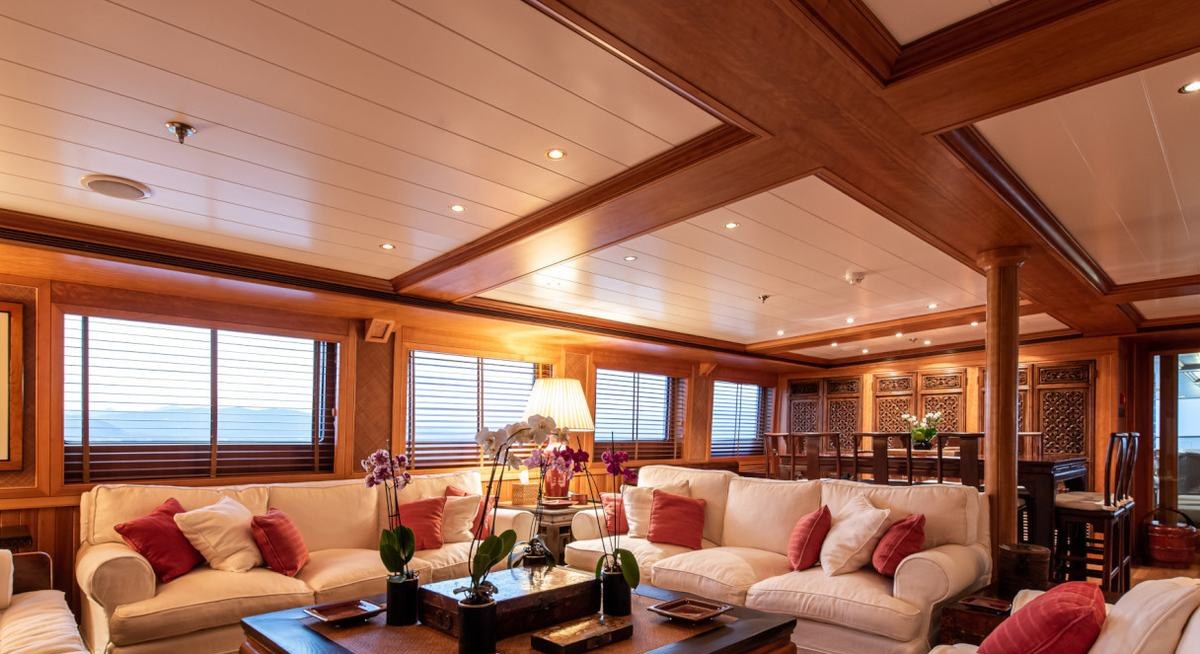BLEU DE NIMES yacht charter 2