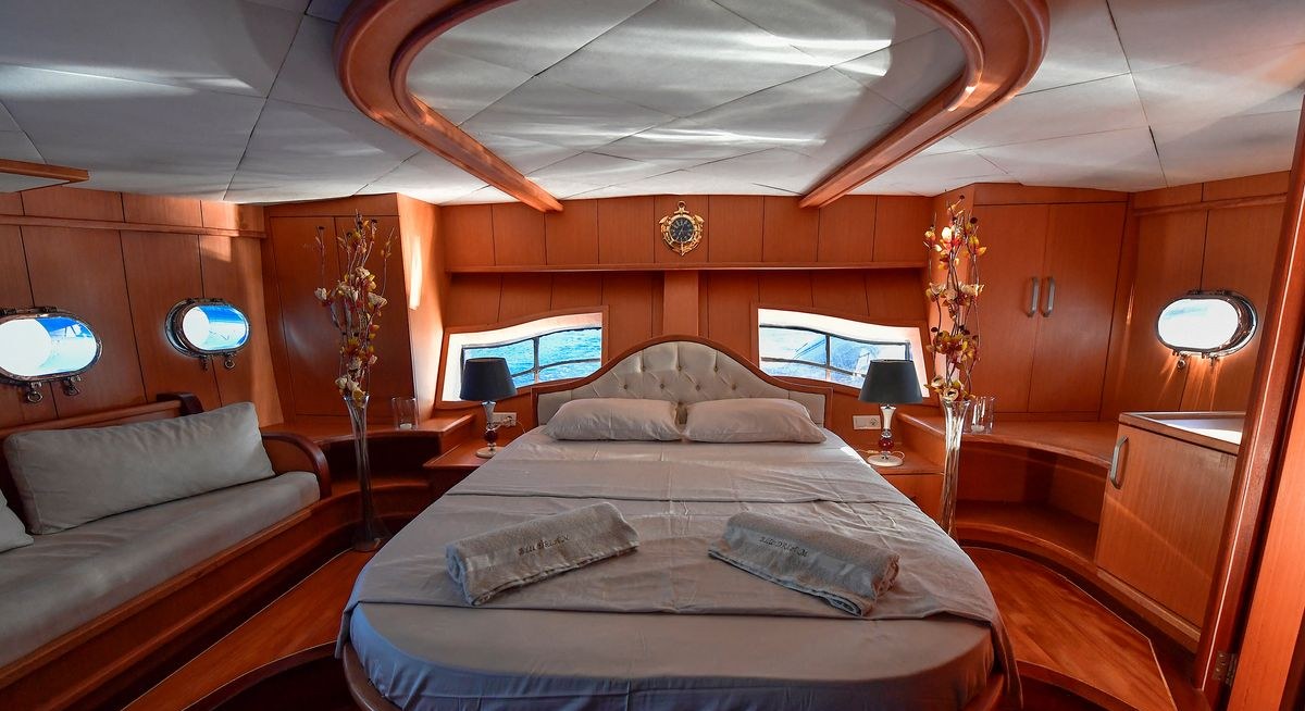 BLU DREAM yacht charter 4