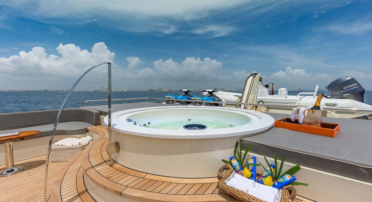 BLU yacht charter 1