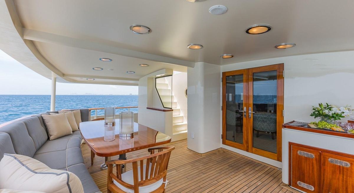 BLU yacht charter 3