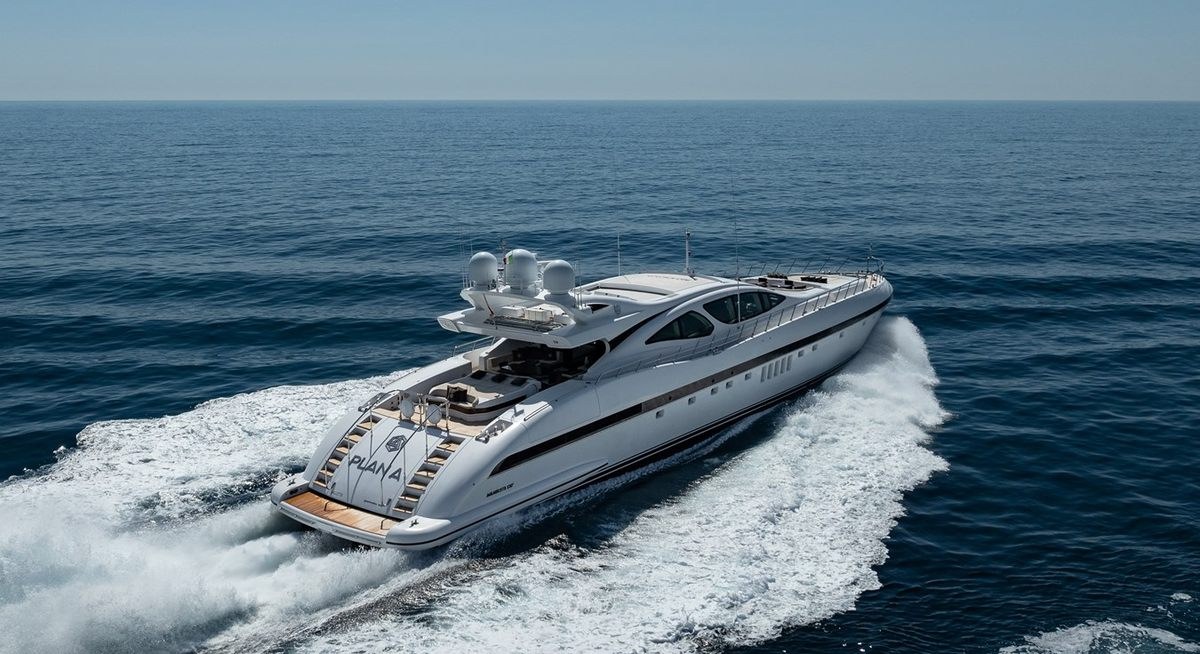 BLUE AZUR yacht charter 5