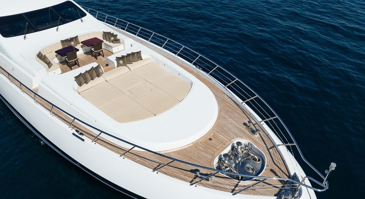 BLUE AZUR yacht charter 2