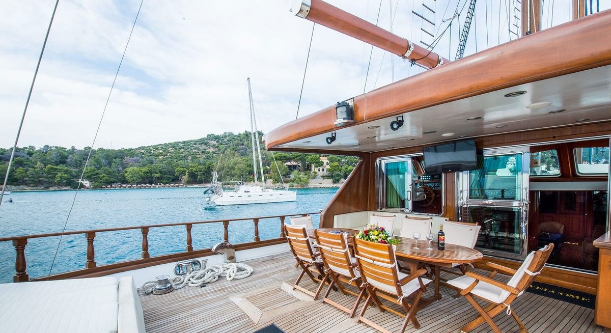 BLUE DREAM yacht charter 3