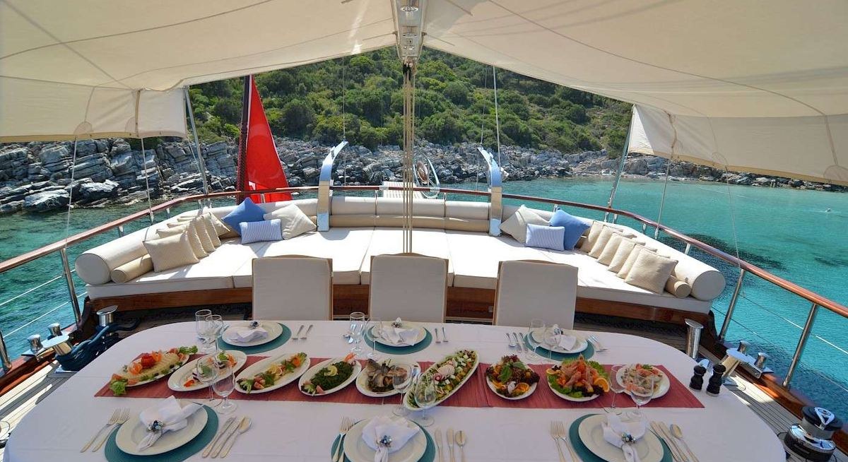 BLUE HEAVEN yacht charter 4
