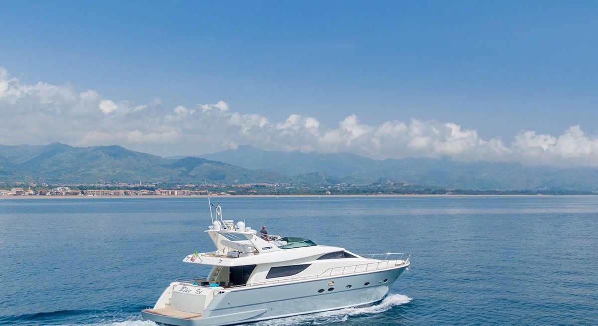 BLUE ICE yacht charter 5