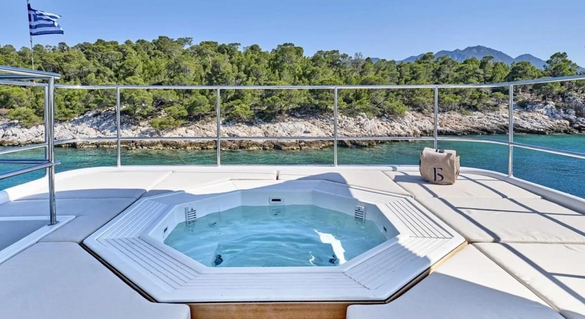 BLUE SYMPHONIE yacht charter 4