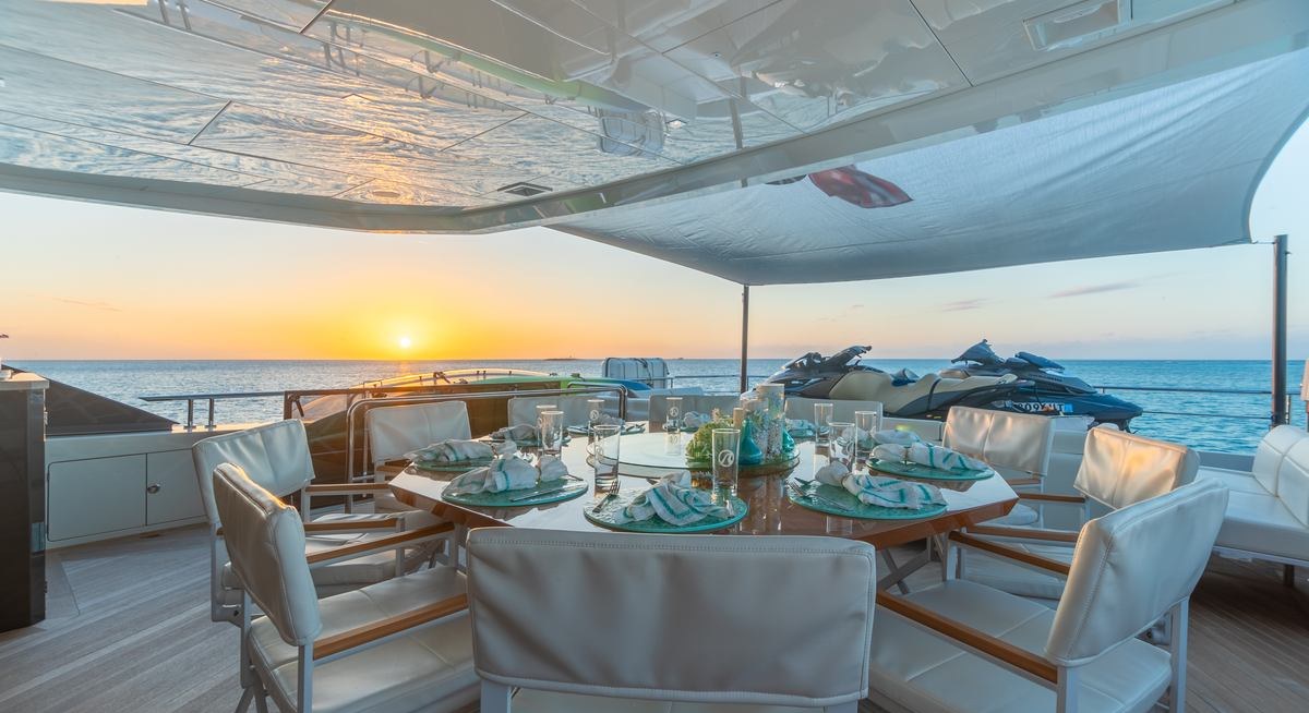 BOA VIDA yacht charter 4