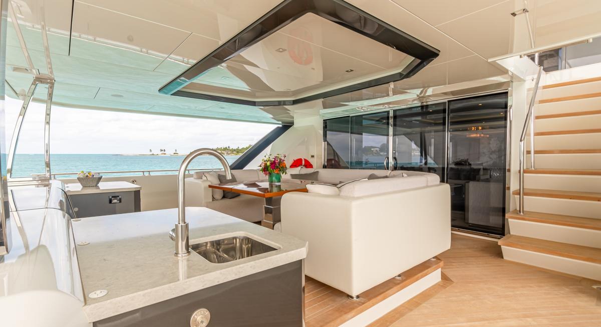 BOA VIDA yacht charter 3