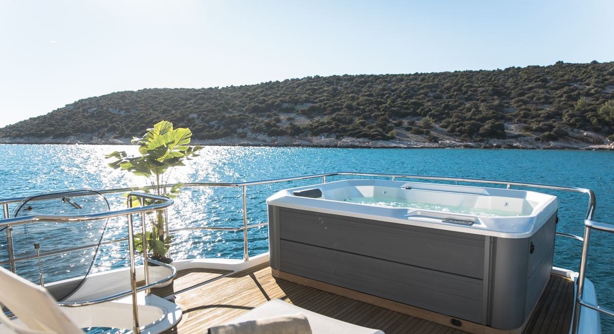 BOLLINGER yacht charter 3