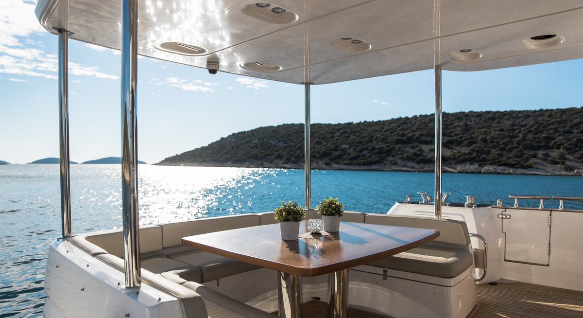 BOLLINGER yacht charter 4