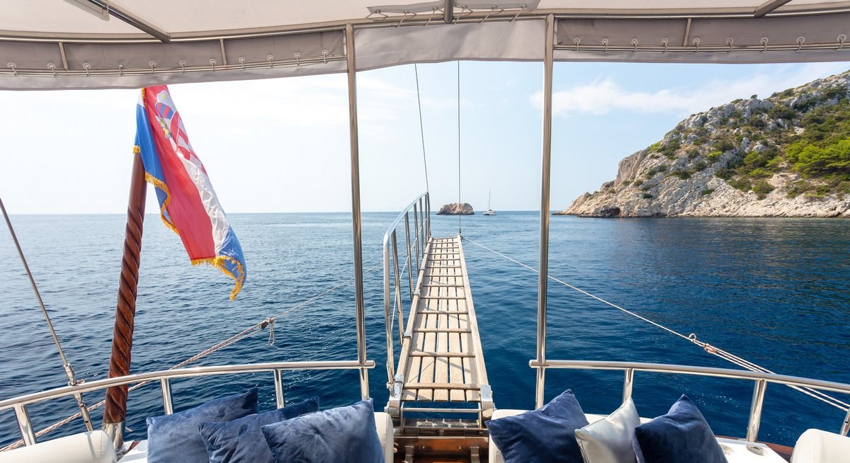 BONAVENTURA yacht charter 5