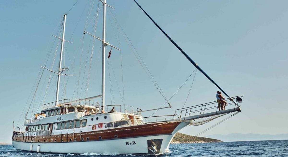 BOREAS yacht charter 3