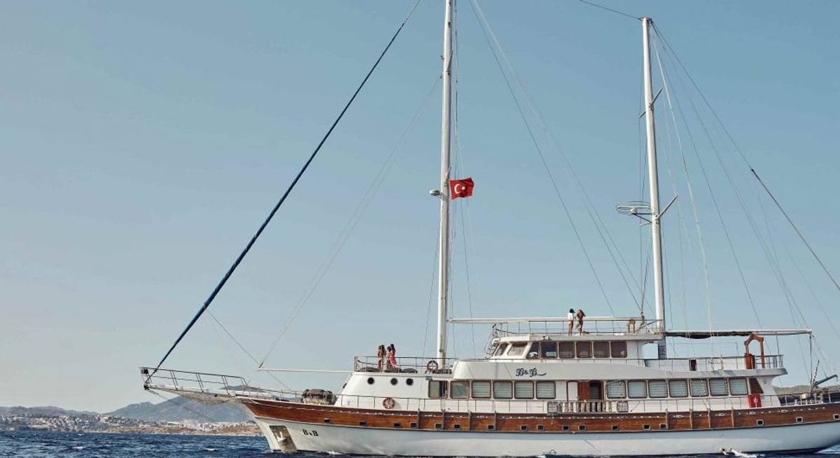 BOREAS yacht charter 2