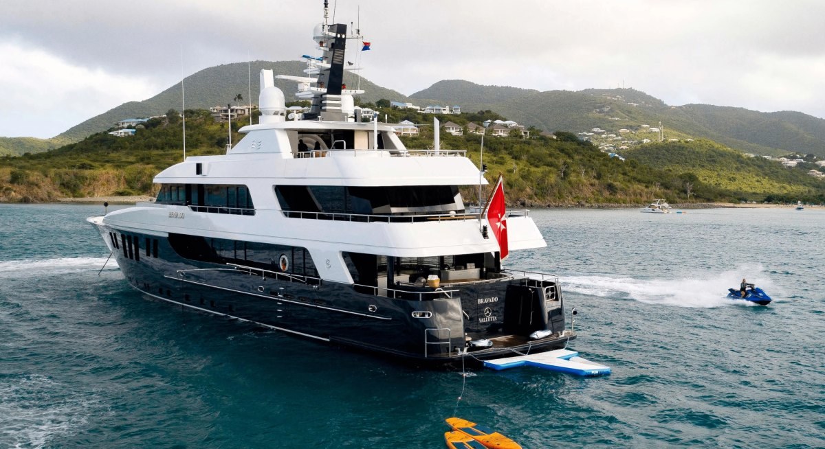 BRAVADO yacht charter 5