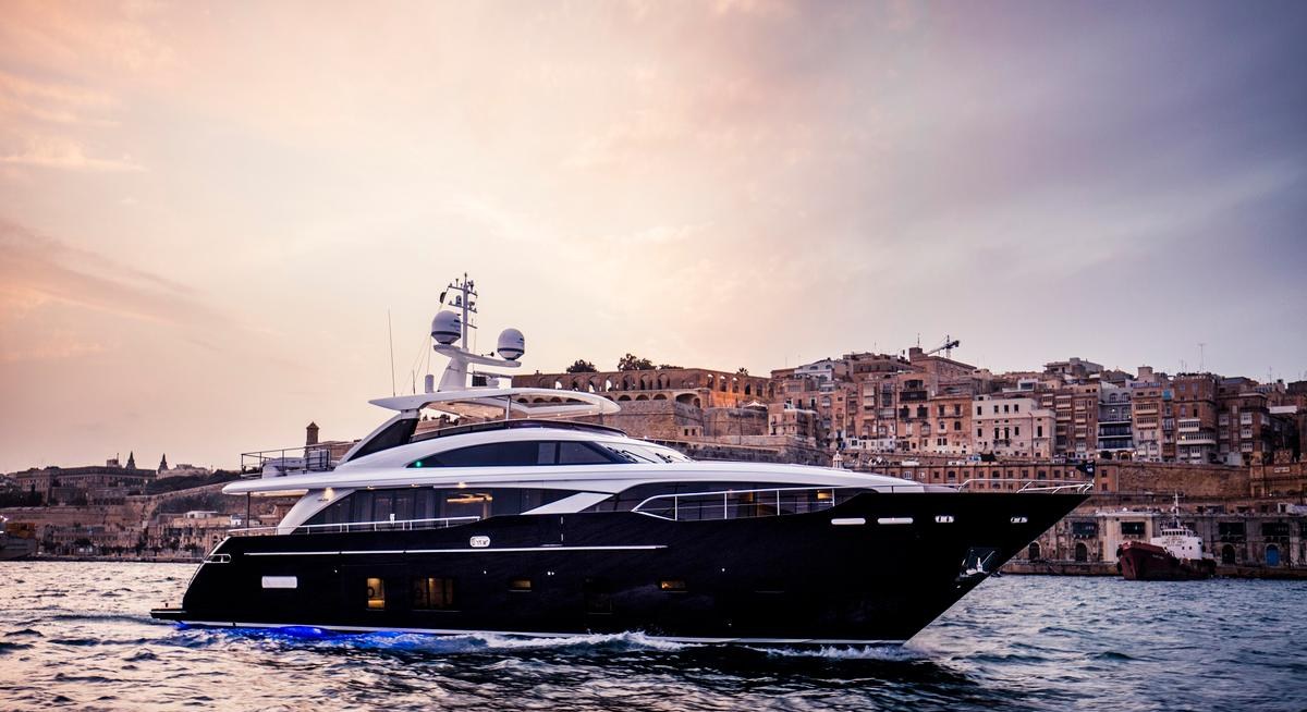 BRAVO ZULU YACHT CHARTER yacht charter