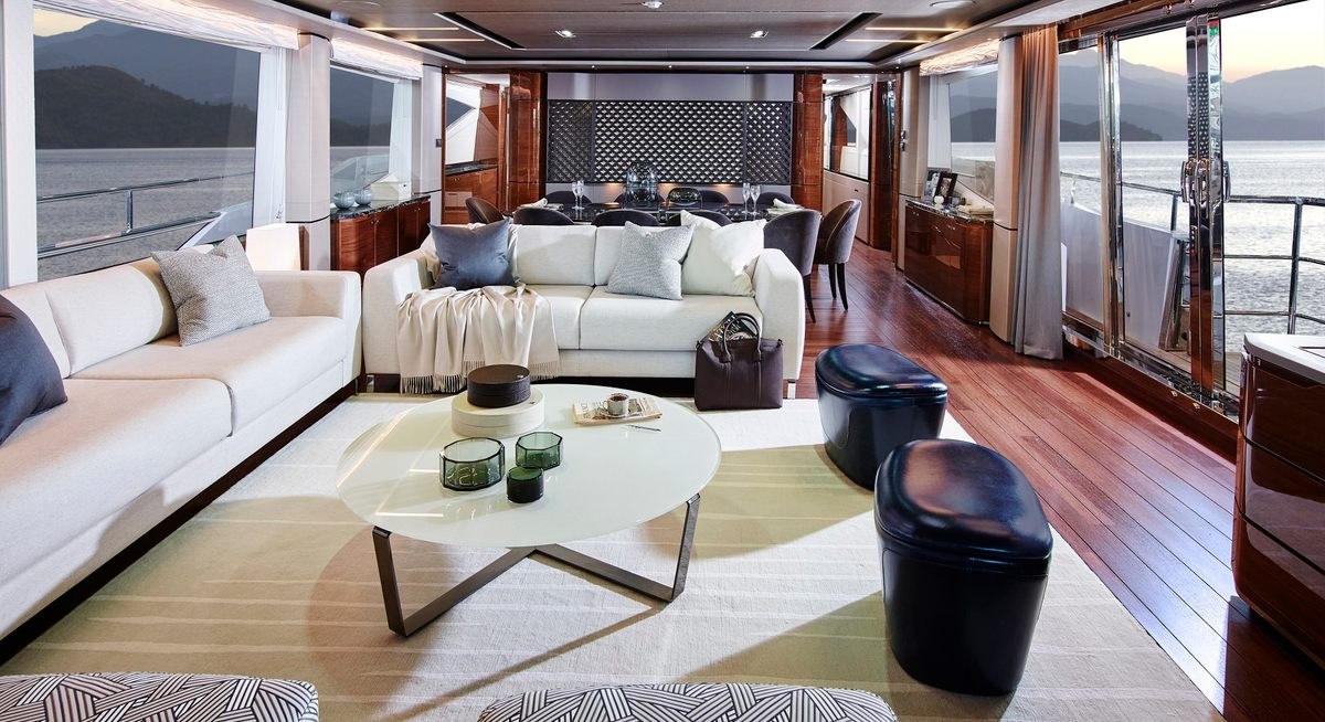 BRAVO ZULU yacht charter 5