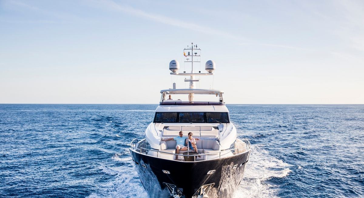 BRAVO ZULU yacht charter 2