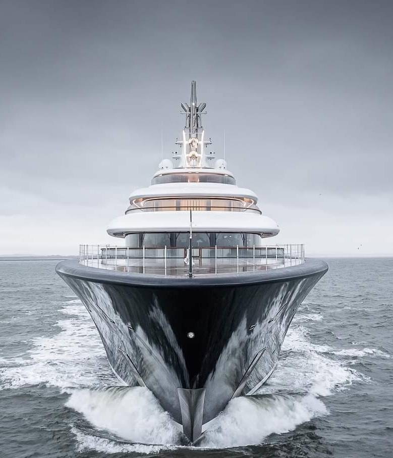 BREAKTHROUGH yacht charter 3