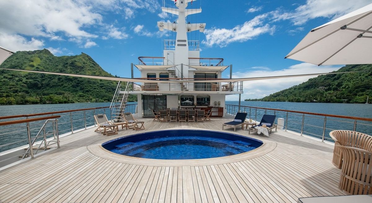 BUCCARA LATITUDE yacht charter 2