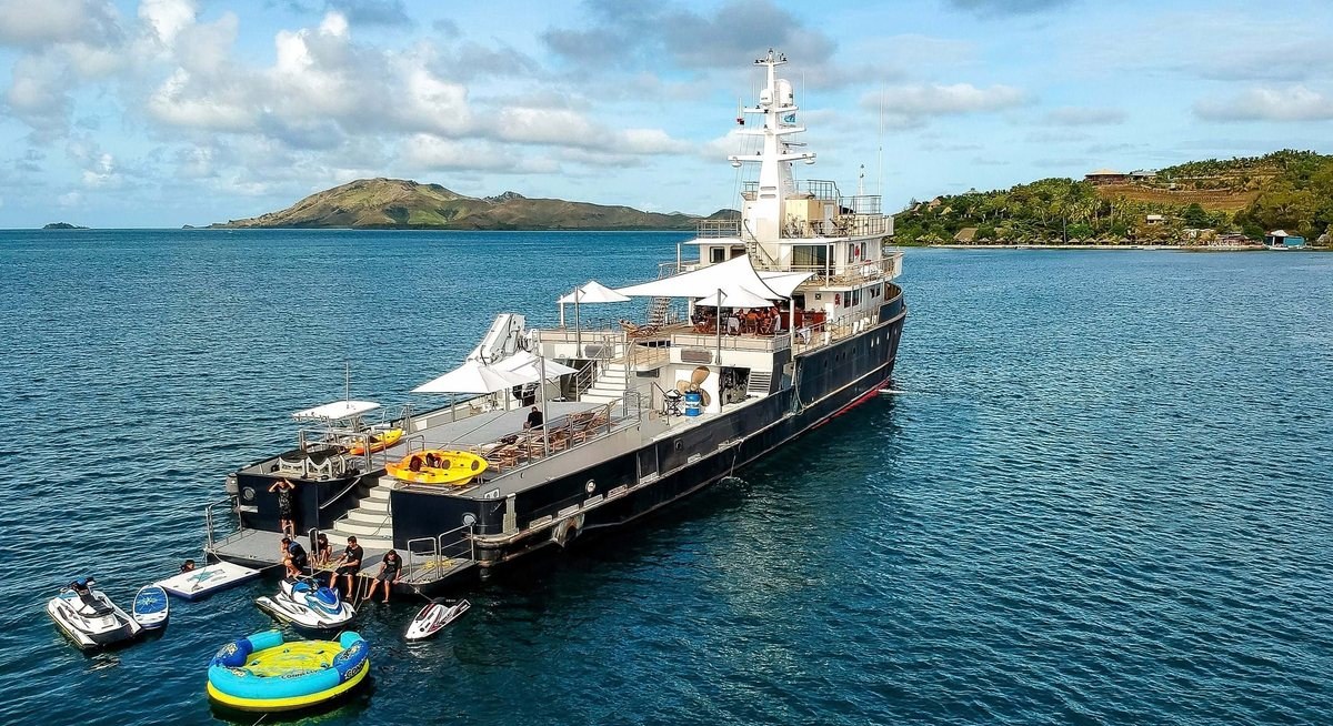 BUCCARA LATITUDE yacht charter 5
