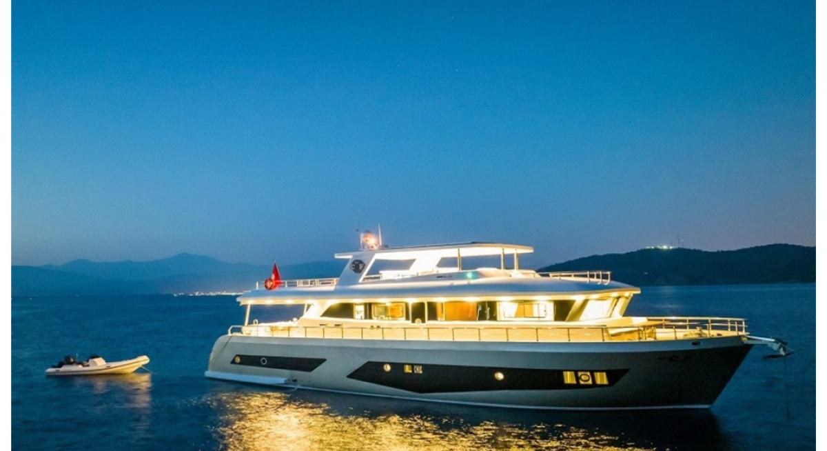 BY C.F. yacht charter 5